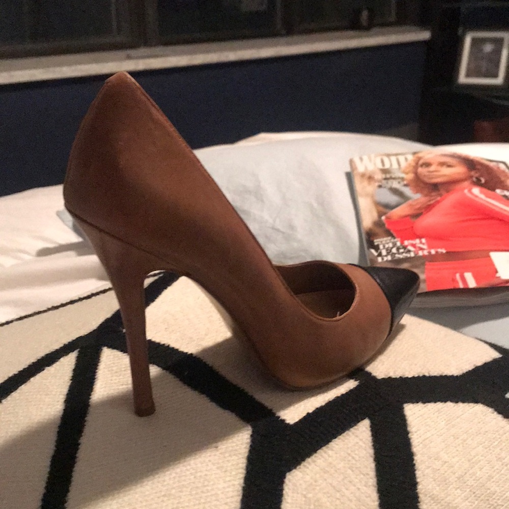 H by Halston Pumps